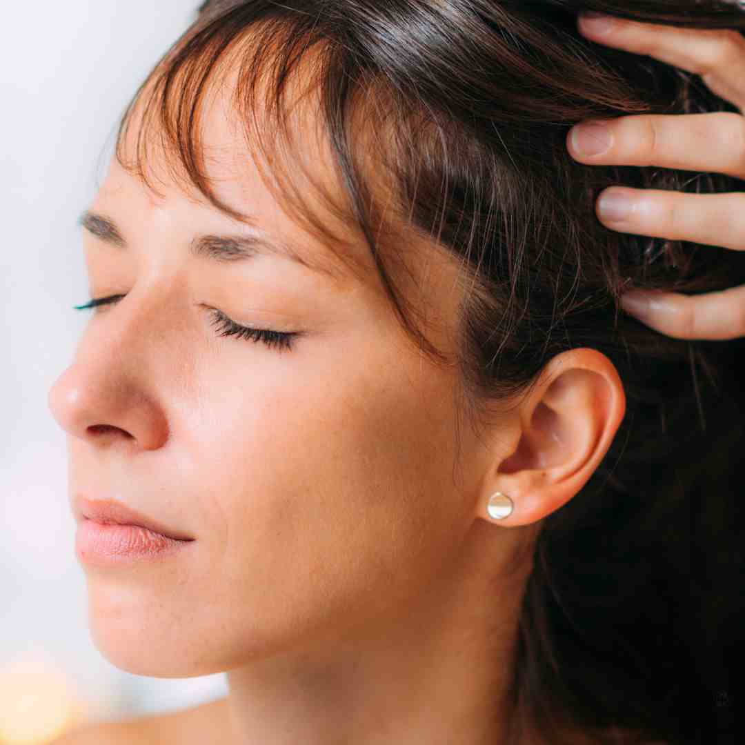🌿 7 Powerful Benefits of Rosemary Oil for Hair Growth & How to Use It Effectively 1 rosemary oil for hair growth