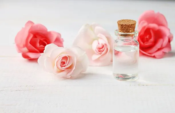Top Benefits of Using Rose Water in Your Skincare Routine 17 Top Benefits of Using Rose Water in Your Skincare Routine